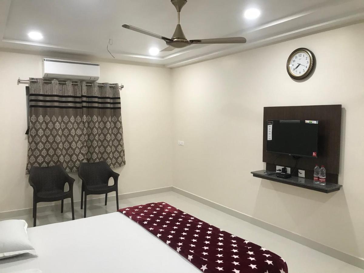Sri Krishna Residency Hotel Eluru Екстериор снимка