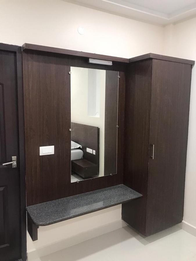 Sri Krishna Residency Hotel Eluru Екстериор снимка