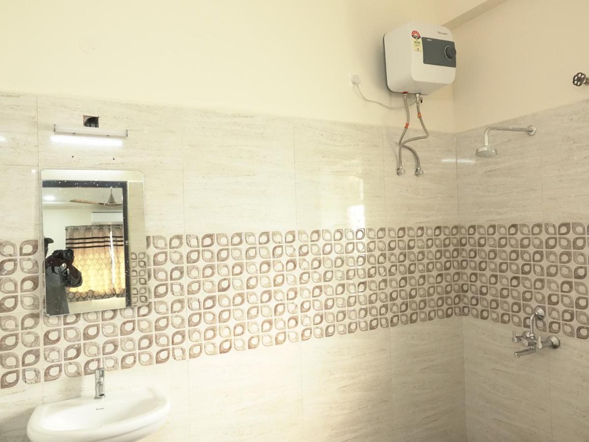 Sri Krishna Residency Hotel Eluru Екстериор снимка
