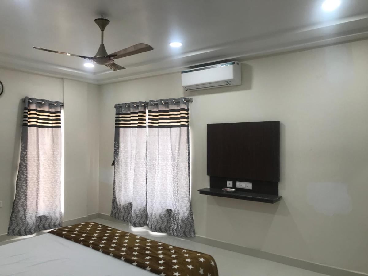 Sri Krishna Residency Hotel Eluru Екстериор снимка